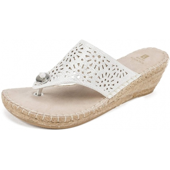 WHITE MOUNTAIN Shoes Bobbie Women's Sandal, White - Picture 1 of 6